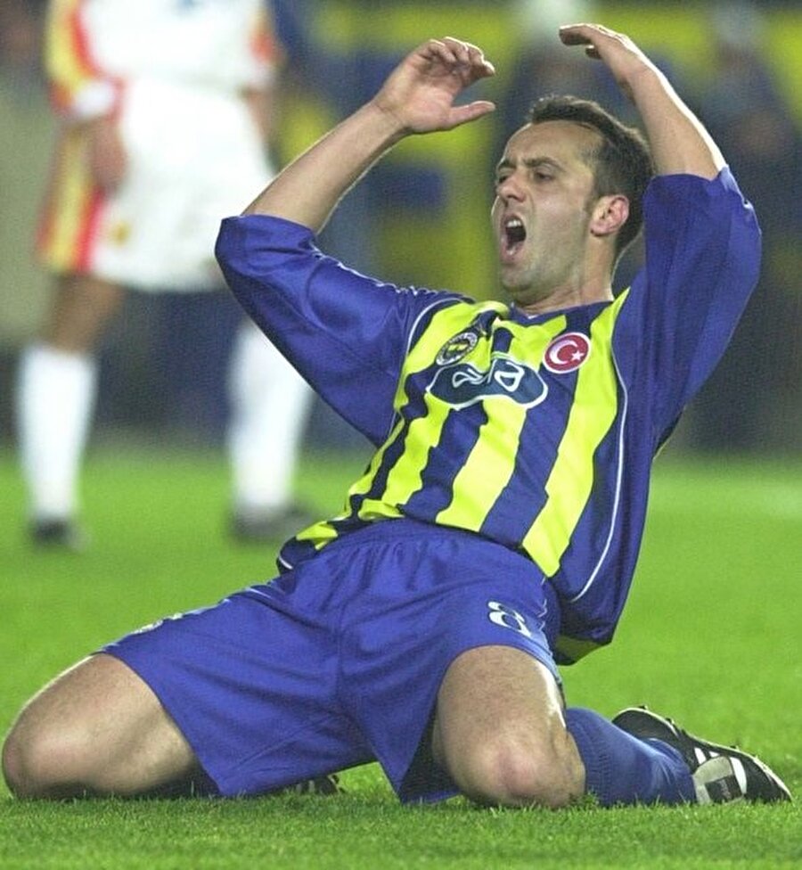 Rapaiç bir zamanlar oynadığı futbol ve hırslı yapısıyla Fenerbahçe taraftarların sevgilisiydi. 