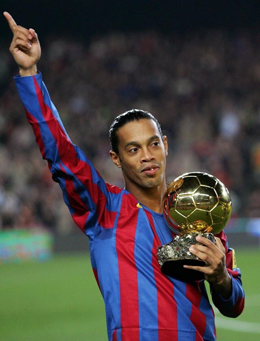 Ronaldinho yaklaşık bir yıldır kendisine kulüp bulamıyor.