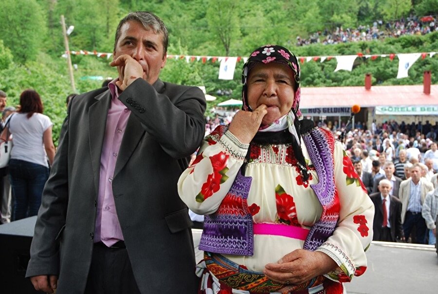 Kuşdilinin son öğreticilerinden Nazmiye Çakır yaşamını yitirdi.