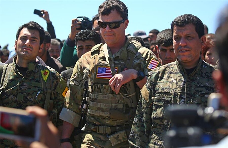 ABD askerleri YPG'li teröristlerle.