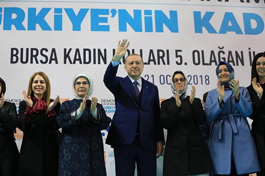 Cumhurbaşkanı ve AK Parti Genel Başkanı Recep Tayyip Erdoğan, Tofaş Kapalı Spor Salonu'nda partisinin Bursa İl Kadın Kolları Kongresi'ne katılarak konuşma yaptı.