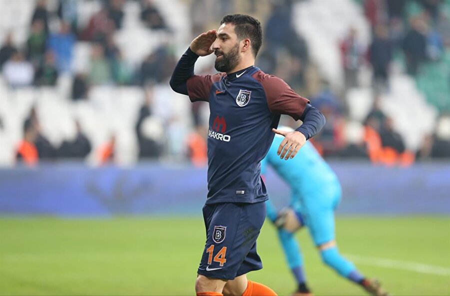 Arda Turan, Bursaspor maçının 86. dakikasında şık bir gol attı. (Fotoğraf: AA)