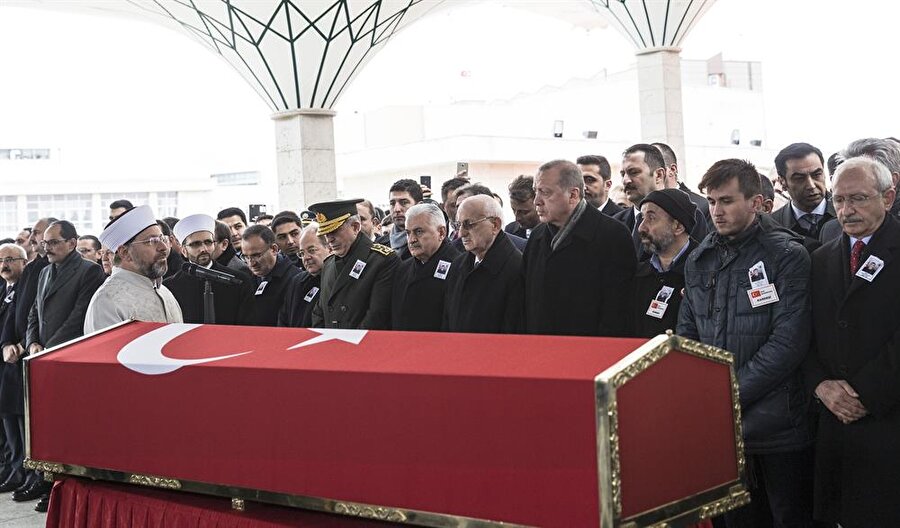Piyade Astsubay Üstçavuş Musa Özalkan için Ankara'da Ahmet Hamdi Akseki Camisi'nde şehit Özalkan için tören düzenlendi.