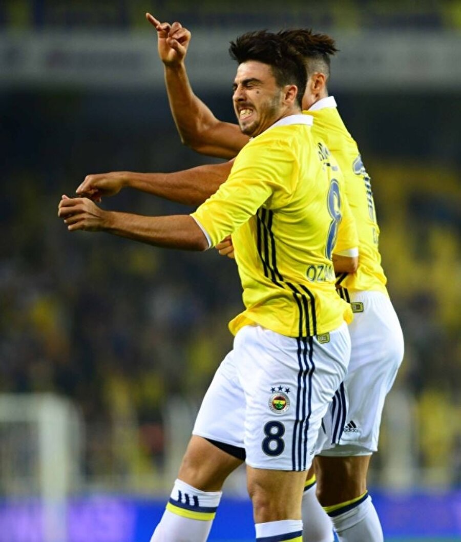 Ozan Tufan kariyerine Fenerbahçe'de devam etmek istiyor. 