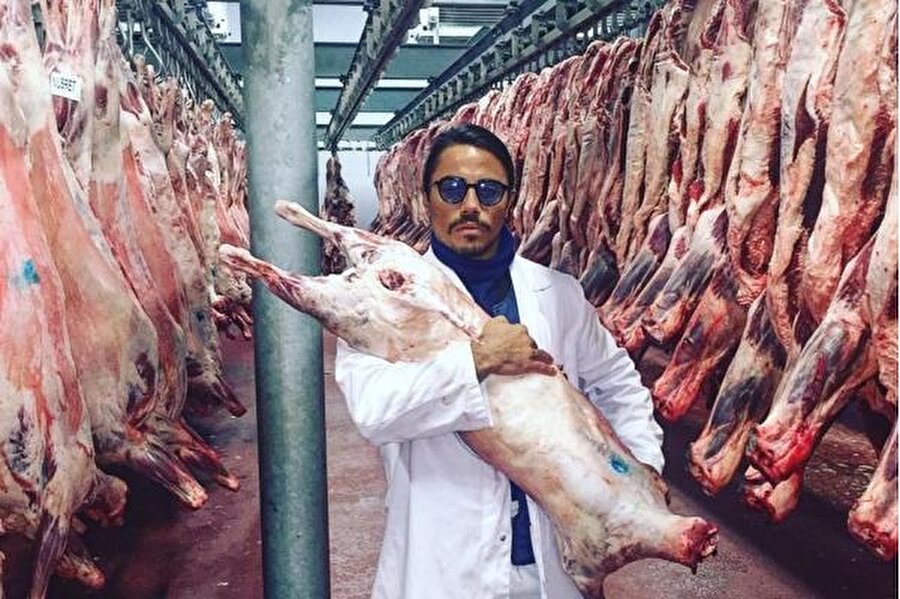 Nusret Gökçe, geçtiğimiz yılın sonuna doğru Nusr-Et Steakhouse ABD’de ilk restoranını Miami’de açmıştı. Gökçe,18 Ocak Perşembe günü New York’daki restoranın açılışını gerçekleştirdi. Nusret Gökçe, ABD’deki her bir restoran için 6 milyon dolar yatırım yapıldığını açıkladı. Steakhouse ve burger konsepti ile şu anda Türkiye’de 8, Birleşik Arap Emirlikleri’nde iki ve Amerika’da 1 olmak üzere toplam 11 restoranında misafirlerini ağırlıyor.