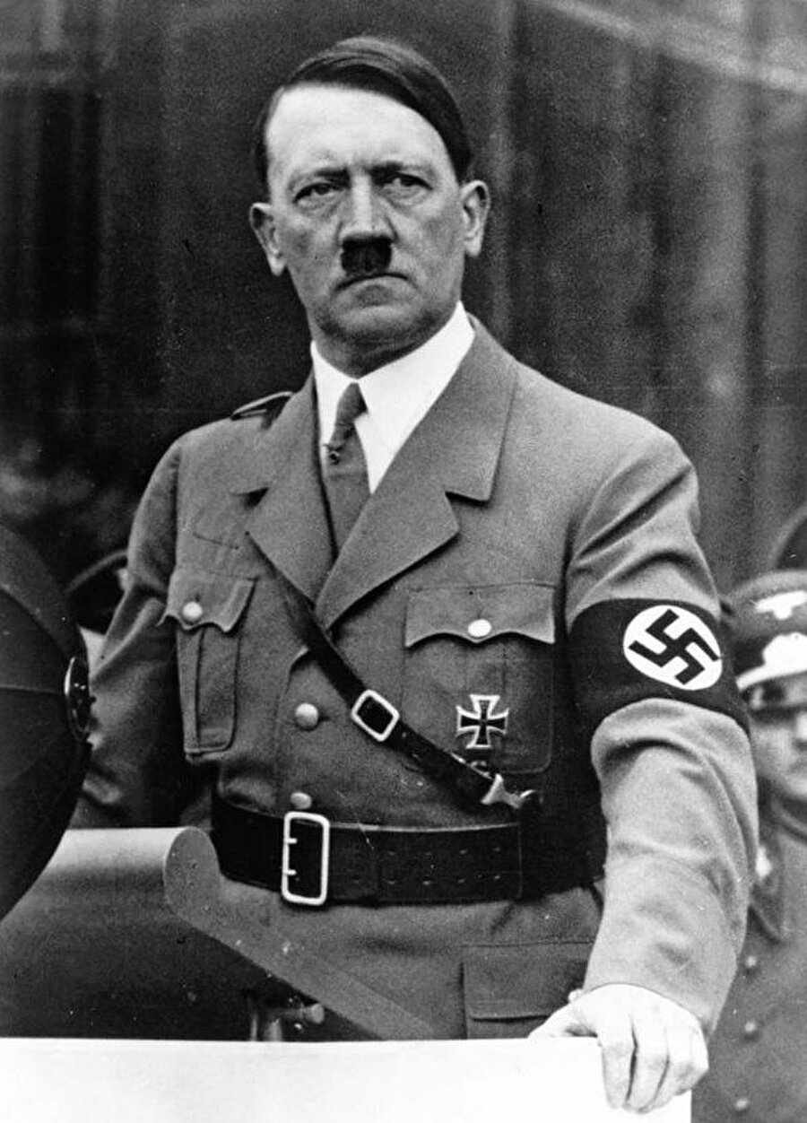 Adolf Hitler 