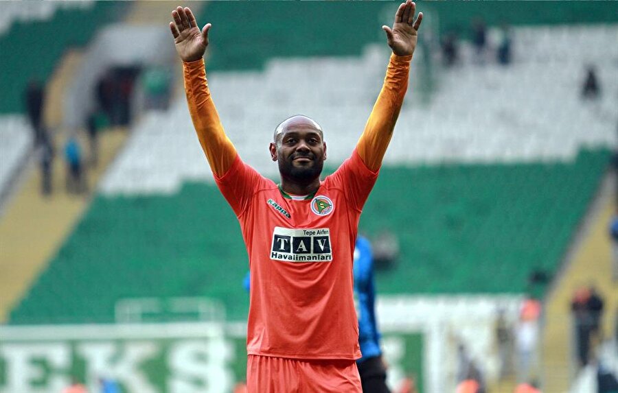 Ünlü futbolcu, Alanyaspor yönetimini ikna etti.