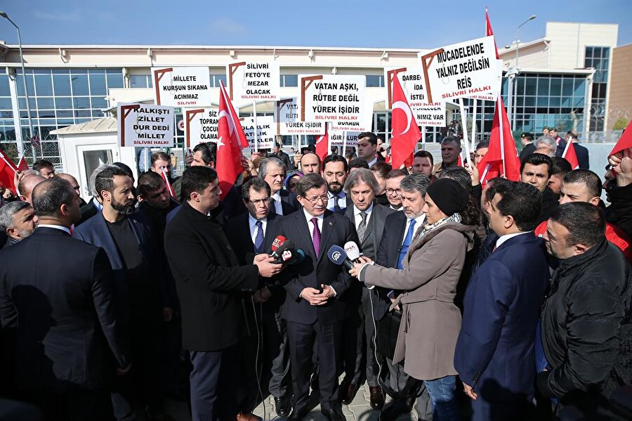 Duruşma çıkışında açıklamalarda bulunan Davutoğlu, gazetecilerin gündeme ilişkin sorularını yanıtladı.