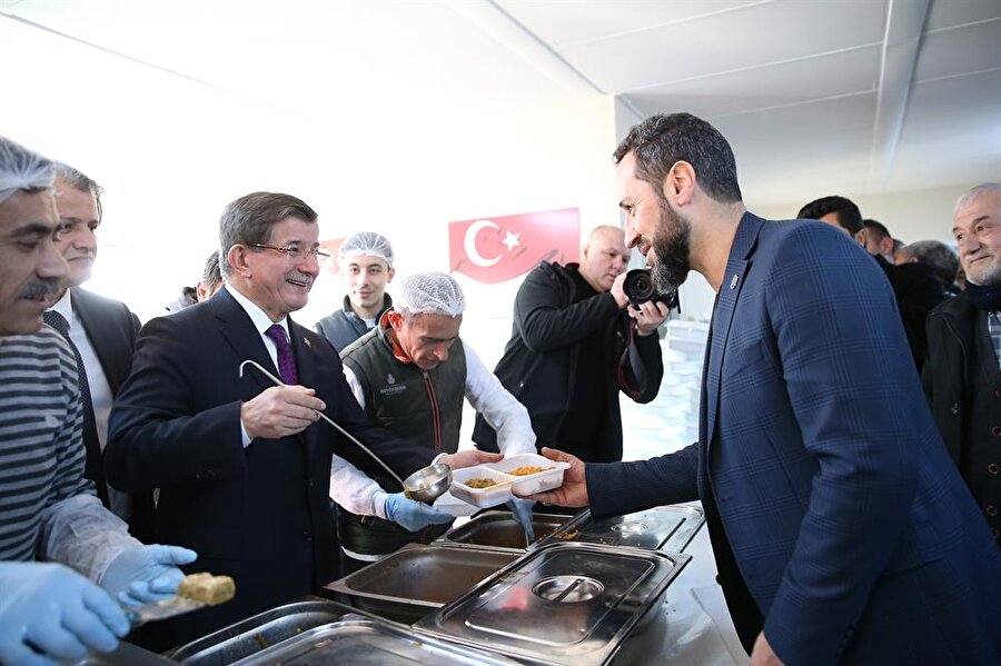 Ahmet Davutoğlu, Türkiye'nin bölgesinde bir istikrar unsuru olduğunu vurguladı.
