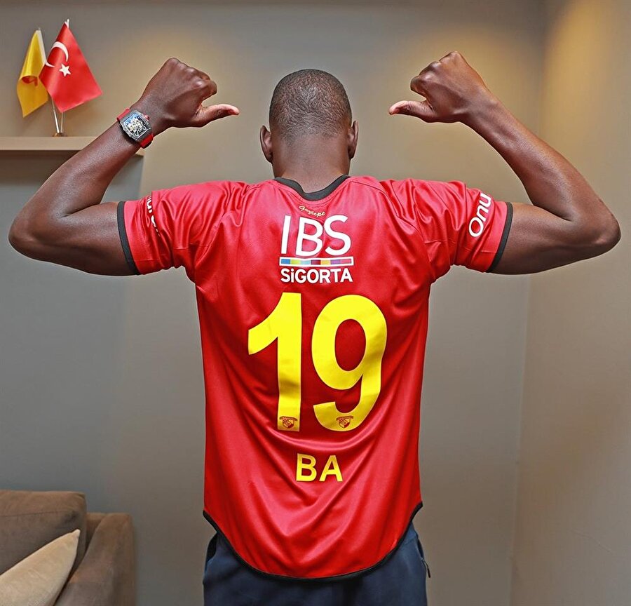 Demba Ba gollerine Göztepe'de devam etmenin planlarını yapıyor.