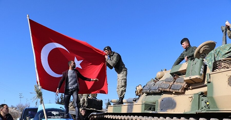Darmık Dağı'na Türk bayrağı dikildi.