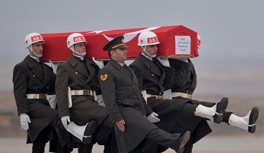 Kahraman askerlerimiz için Gaziantep Havalimanı'nda tören düzenlendi.