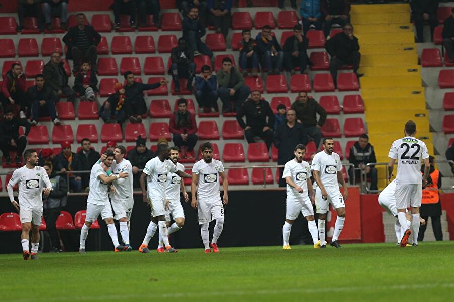 Akhisarspor, Beşiktaş'ın ardından yarı finale yükselen ikinci takım oldu.