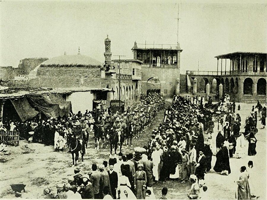 İngiliz Ordusu Bağdat'a girerken, 1917.