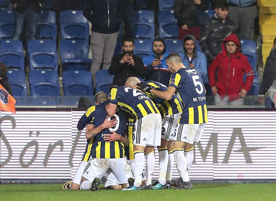 Fenerbahçeli futbolcular şampiyonluk yolunda kenetlendi.