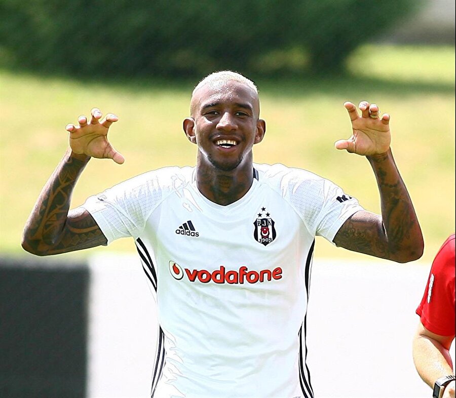 Yetenekli futbolcu Beşiktaş'ta kalmak istiyor.
