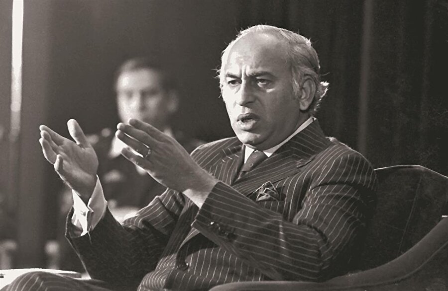 Zülfikar Ali Butto, Pakistan Halk Partisi'nin kurucusuydu.