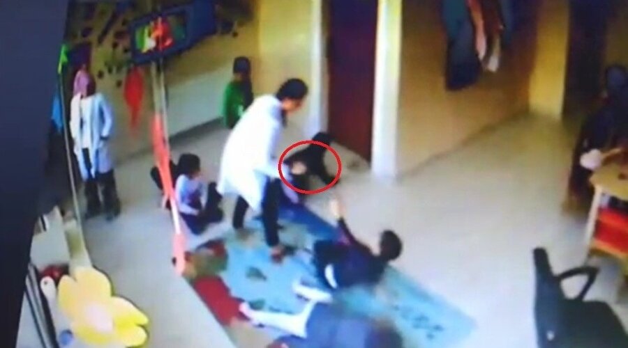 Öğretmenlerin minik çocuklara uyguladığı şiddet güvenlik kameralarına yansıdı.