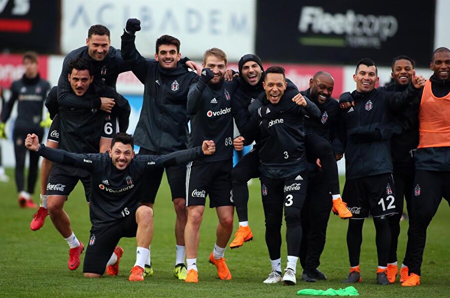 Beşiktaşlı futbolcular saha ve seyirci avantajıyla derbiden galip ayrılacaklarına yürekten inanıyor. (Fotoğraf: AA)