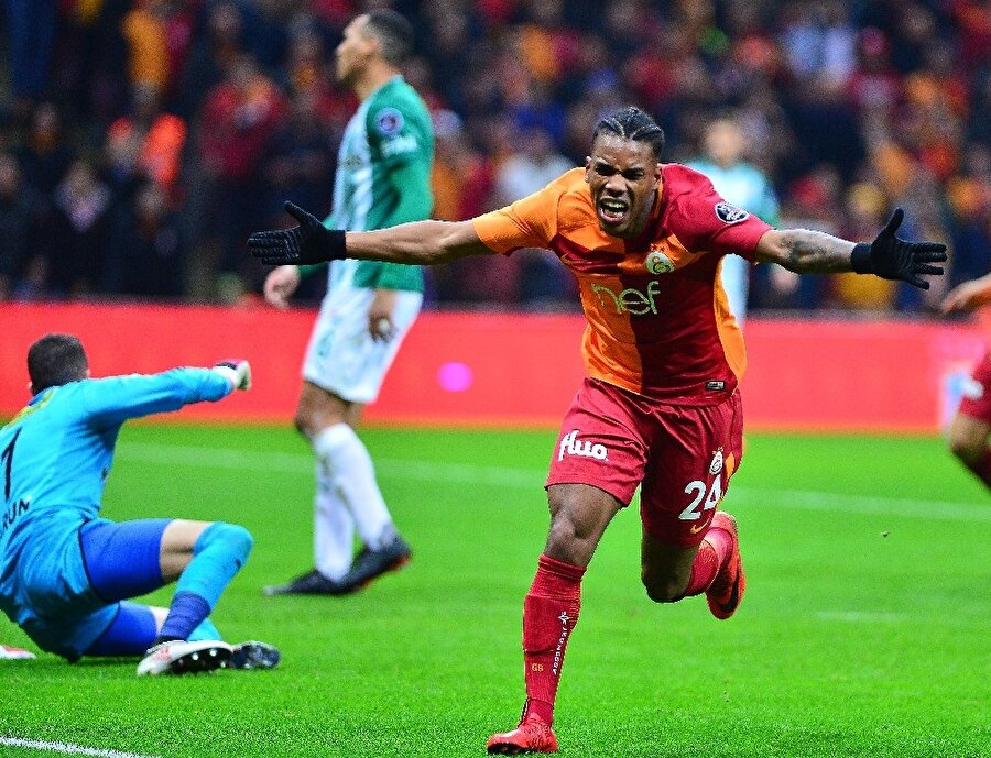 Garry Rodrigues' sergilediği performansla ayakta alkışlanıyor. (Fotoğraf: İHA)