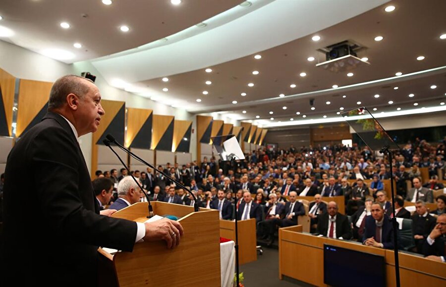 Cumhurbaşkanı Recep Tayyip Erdoğan, resmi ziyaret gerçekleştirdiği Cezayir'de "Cezayir - Türkiye İş Forumu"na katıldı.