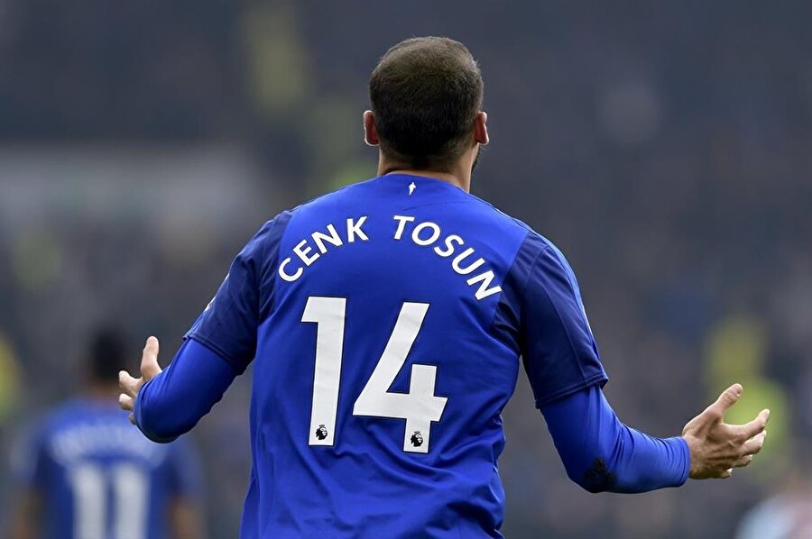 Cenk Tosun'un gol sevinci.
