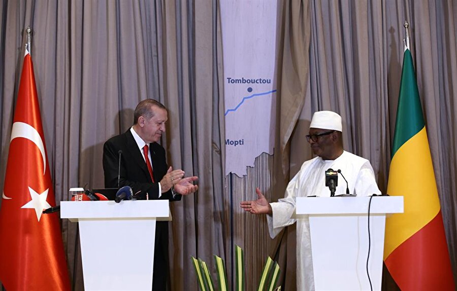 Cumhurbaşkanı Recep Tayyip Erdoğan ve Mali Cumhurbaşkanı İbrahim Boubacar Keita, ikili ve heyetler arası görüşmelerin ardından ortak basın toplantısı düzenledi.(AA)