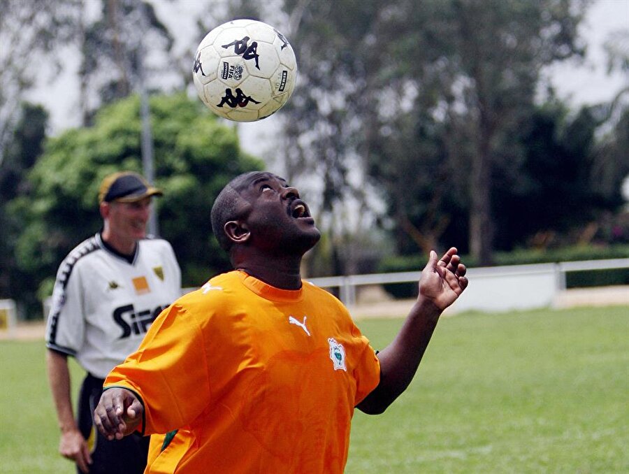 54 yaşındaki devlet başkanı aktif olarak futbol oynuyor.