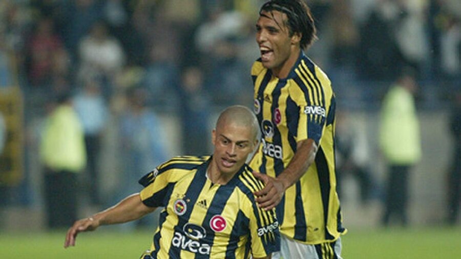 Alex de Souza 2010-2011 sezonunda 28 gol kaydetti. 