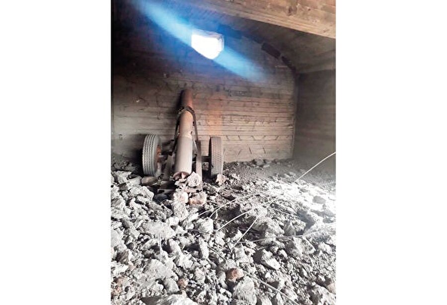 Mehmetçik, Cinderes’in güneyinde bir tünel içerisinde YPG/PKK’lı teröristlerin ‘cehennem topu’ dedikleri silahı buldu.