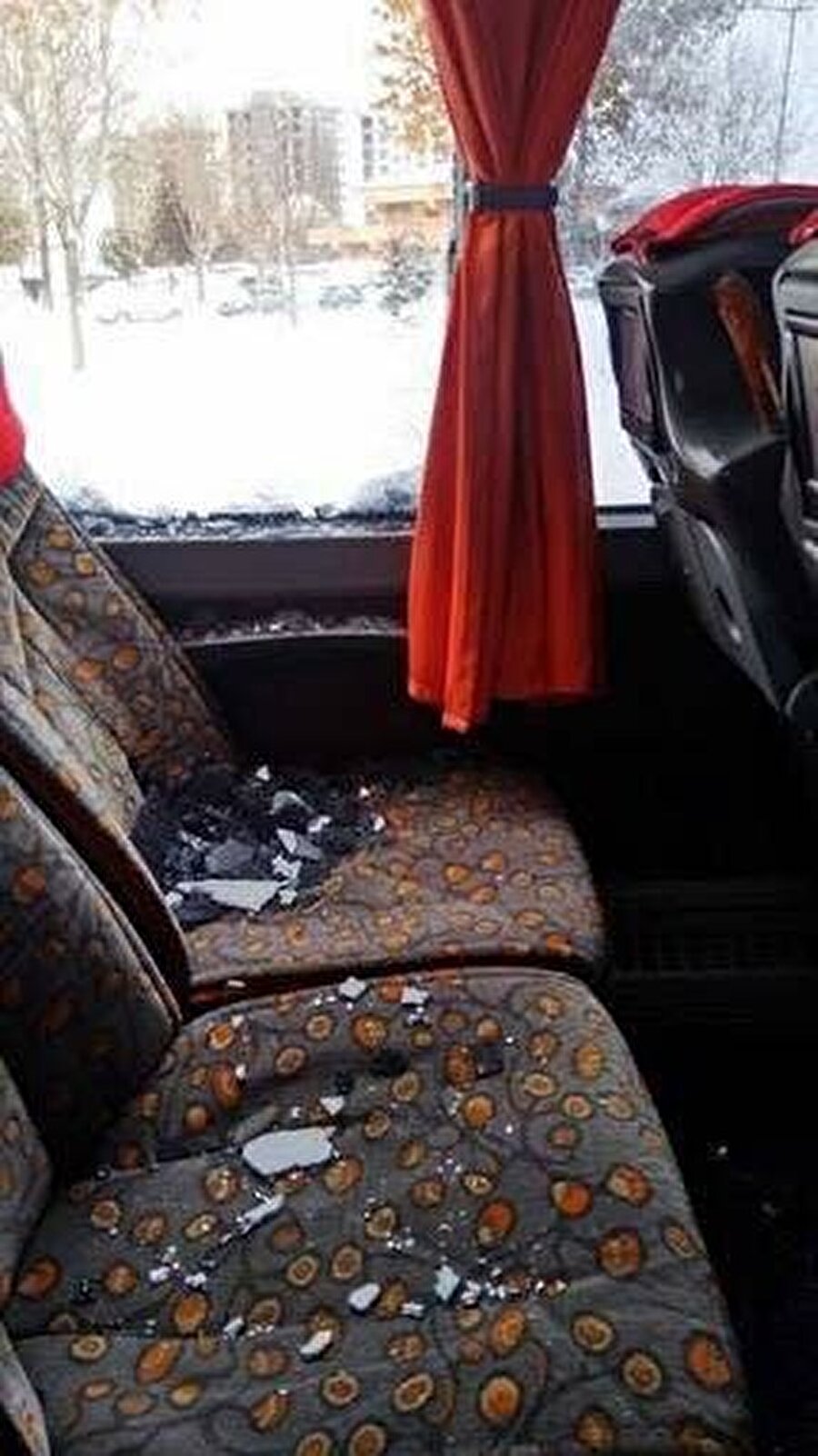 Olayda takım otobüsünde bulunan hiç kimse yaralanmadı. 