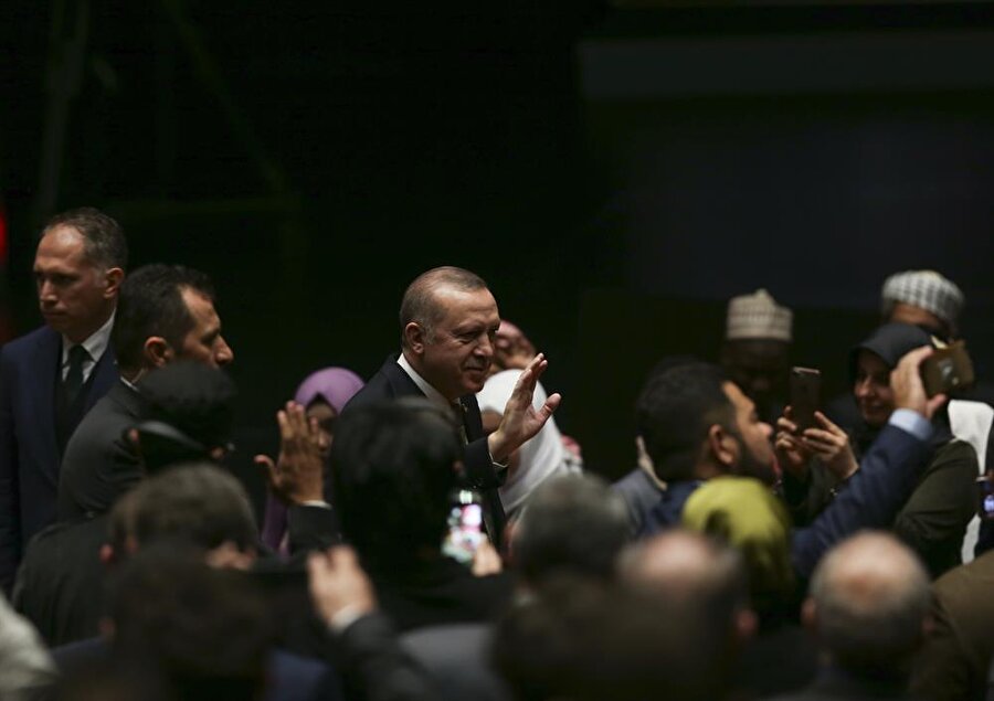 Cumhurbaşkanı Recep Tayyip Erdoğan, Beştepe Millet Kongre ve Kültür Merkezi'nde düzenlenen İyilik Ödülleri Programı'na katıldı. Cumhurbaşkanı Erdoğan, vatandaşları selamladı.(AA)