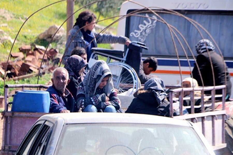PKK sivillerin Afrin'i terketmesini önlemek için herşeyi yapıyor.