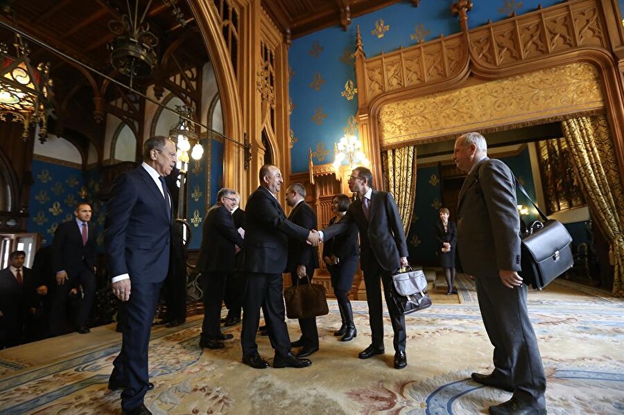 Dışişleri Bakanı Mevlüt Çavuşoğlu, "Bugünkü görüşme Türkiye'de yapılacak üçlü Soçi Zirvesi ve Astana'da yapılacak toplantı öncesinde önem arz ediyor." dedi.(AA)