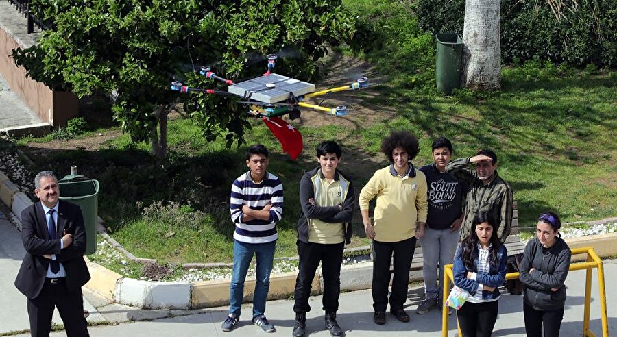 Lise Ogrencilerinden Ruzgar Ve Gunes Enerjisini Kullanabilen Drone