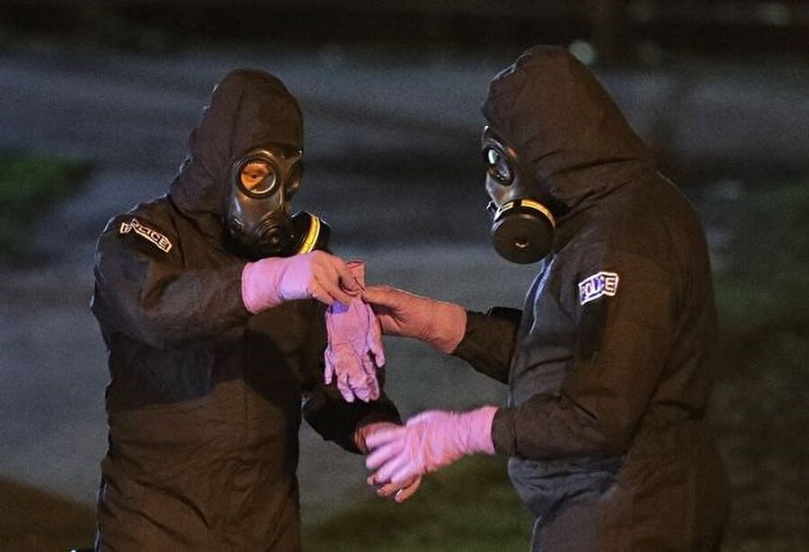 İngiltere polisi halen ölümcül kimyasal maddenin Salisbury'ye nasıl geldiğini araştırıyor.
