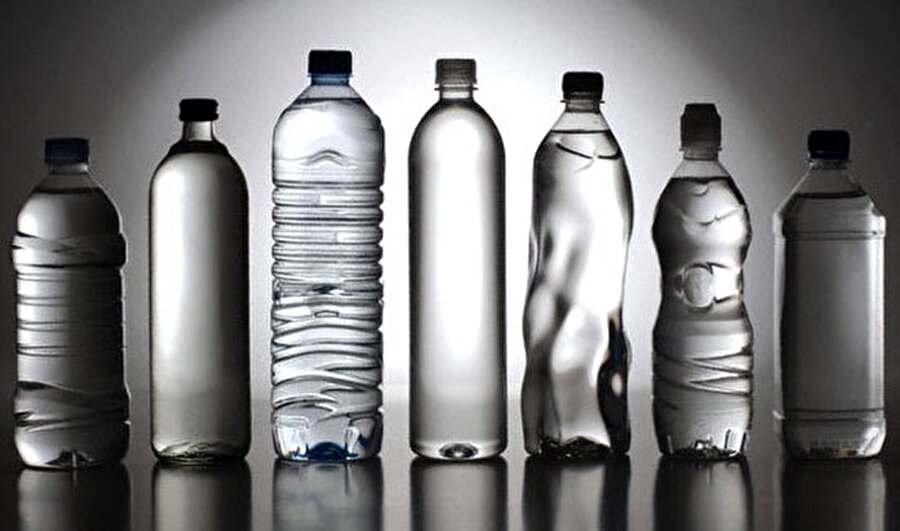 Testlerde 9 farklı ülkeden 250 plastik su şişesi incelendi.