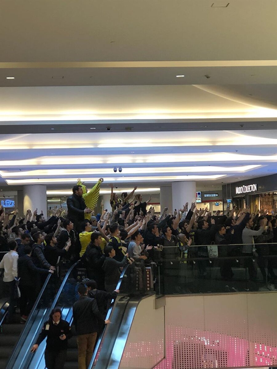 AVM'da adım atılacak yer kalmadı. (Fotoğraf: Furkan Dursun)