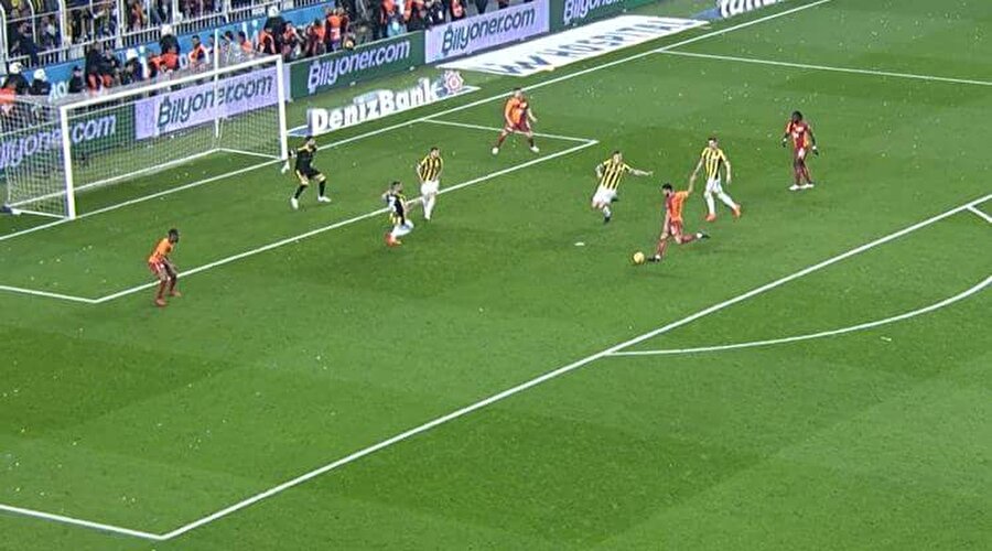 Görüntü BeIN Sports'tan alınmıştır. Galatasaray'ın son dakikalarda Tolga Ciğerci ile yakaladığı net pozisyon.