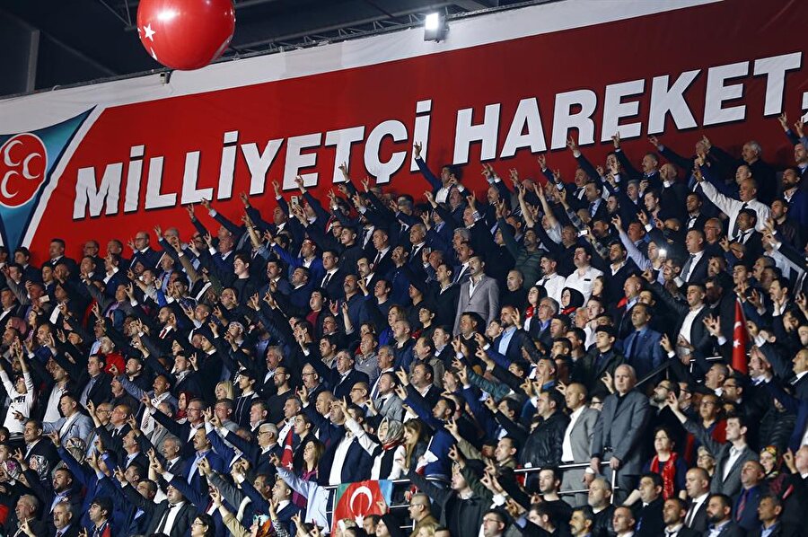 Cumhurbaşkanı ve AK Parti Genel Başkanı Recep Tayyip Erdoğan, MHP'nin 12. Olağan Büyük Kurultayına mesaj gönderdi. Erdoğan'ın mesajını kurultayda divan başkanlığına seçilen Edip Semih Yalçın okudu. Kurultayın MHP ile birlikte ülke, millet ve demokrasi için de hayırlara vesile olması temennisinde bulunan Erdoğan, "Kurultaya teşrif etmiş tüm delegelere, Milliyetçi Hareket Partisine gönül vermiş bütün vatandaşlarımıza, yurt içinden ve yurt dışından gelerek heyecanınızı paylaşan tüm misafirlere sevgi ve saygılarımı sunuyorum. Milliyetçi Hareket Partisinin kurucusu, Türk siyasi hayatının saygıdeğer ismi, Milliyetçi Hareket Partili kardeşlerimin başbuğu merhum Alparslan Türkeş'i de bu vesileyle rahmetle yad ediyorum." ifadelerini kullandı.