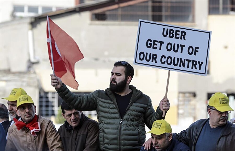 Türkiye'deki sarı taksi sahiplerinin Uber eyleminden bir görüntü. 