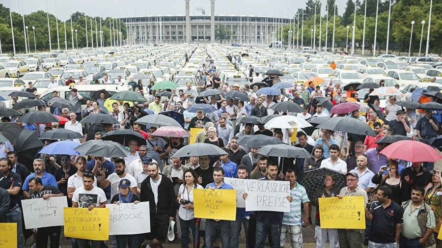 Uber'i protesto eden taksicilerin şikayetleri genellikle benzerlik gösteriyor. 
