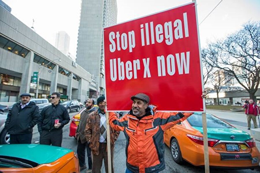 Uber bazı ülkelerde farklı isimlerle faaliyet gösterse de taksicilerin tepkileri hep aynı. 