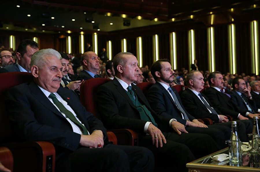 Cumhurbaşkanı Recep Tayyip Erdoğan ve Başbakan Binali Yıldırım Beştepe Millet Kültür ve Kongre Merkezi'nde Enerji ve Tabii Kaynaklar Bakanlığının "101 İlçeye Doğalgaz Dağıtım Töreni"ne katıldı.