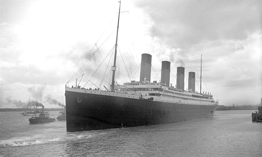 Titanic dönemin en büyük gemisiydi. Dev gemi ilk seferinde battı. 