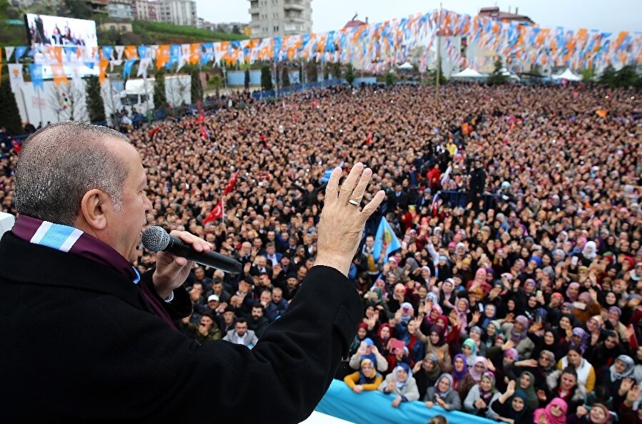 Cumhurbaşkanı ve AK Parti Genel Başkanı Recep Tayyip Erdoğan, Trabzon 6. olağan il kongresi öncesi vatandaşlara seslendi.