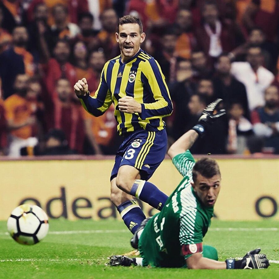 Janssen, Fenerbahçe forması altında çıktığı 12 maçta 3 gol atıp 4 asist yaptı. 