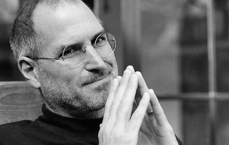 ''Steve Jobs bütün dünyayı saran kanserin, tefeciliğin, adına Kapitalizm dedikleri suç ve isyan düzeninin urudur.'' 