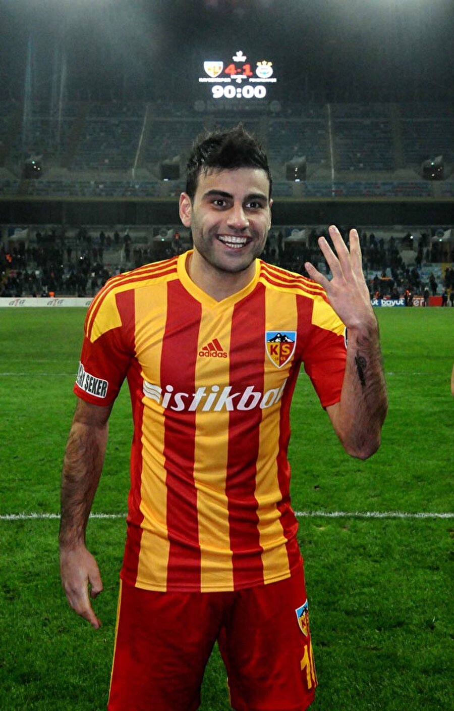 Deniz bu sezon 8 gol atıp 6 asist yaptı. 