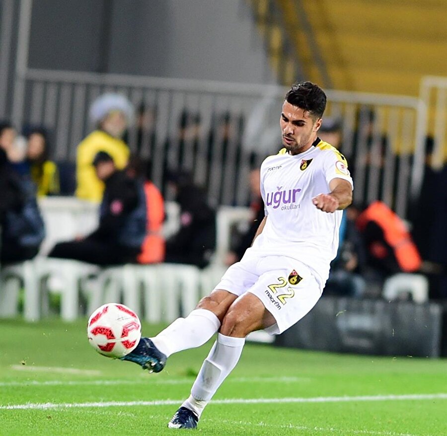 21 yaşındaki Zeki Çelik, İstanbulspor forması giyiyor.